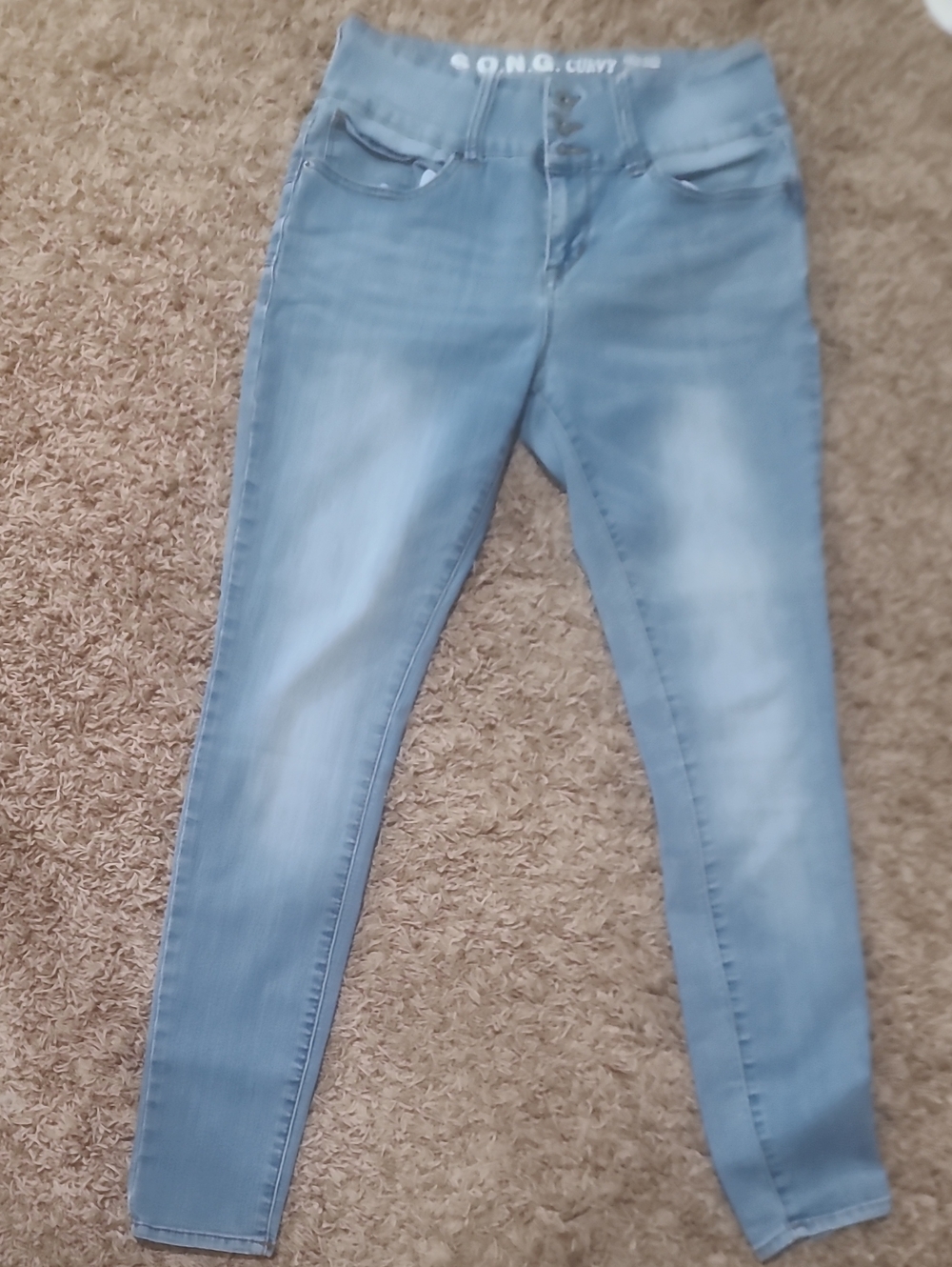 S.O.N.G - CURVY HIGHRISE LIGHT BLUE DISTRESSED Size 11/30